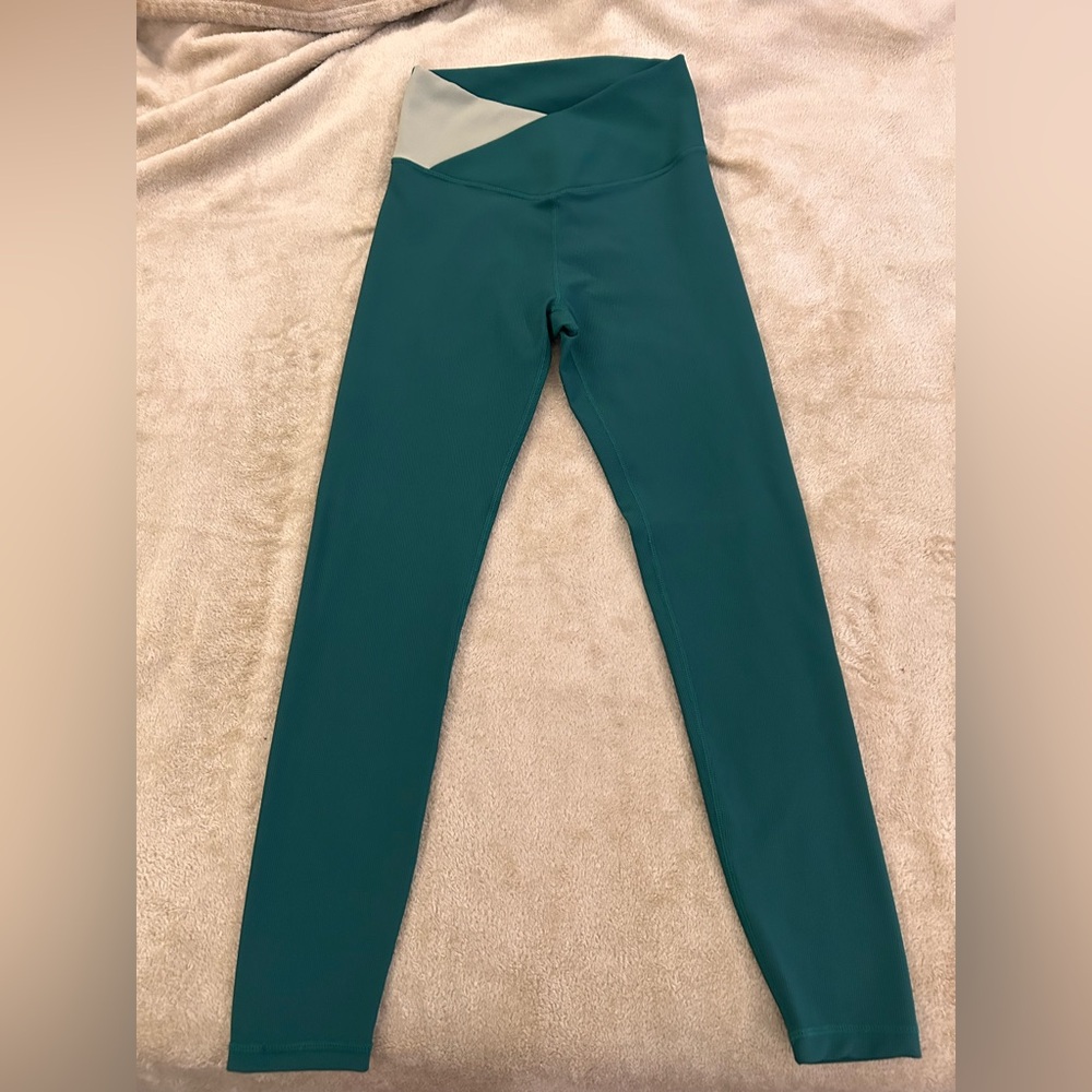 High-Waist Teal Leggings with Contrast Waistband